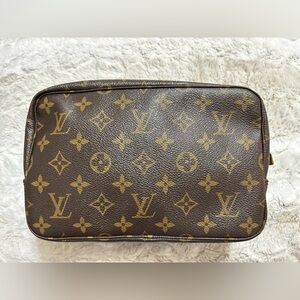 LOUIS VUITTON Monogram Trousse Toilette 23